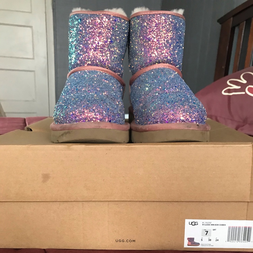 Women’s pink sparkly uggs